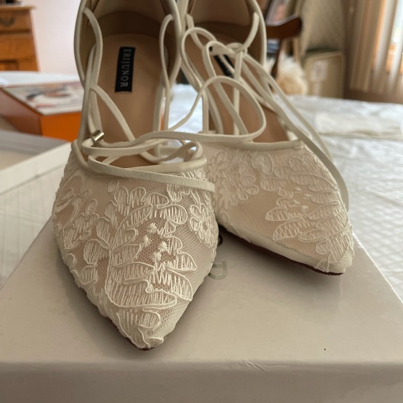 Size 7 lace wedding shoes - Picture 2 of 4
